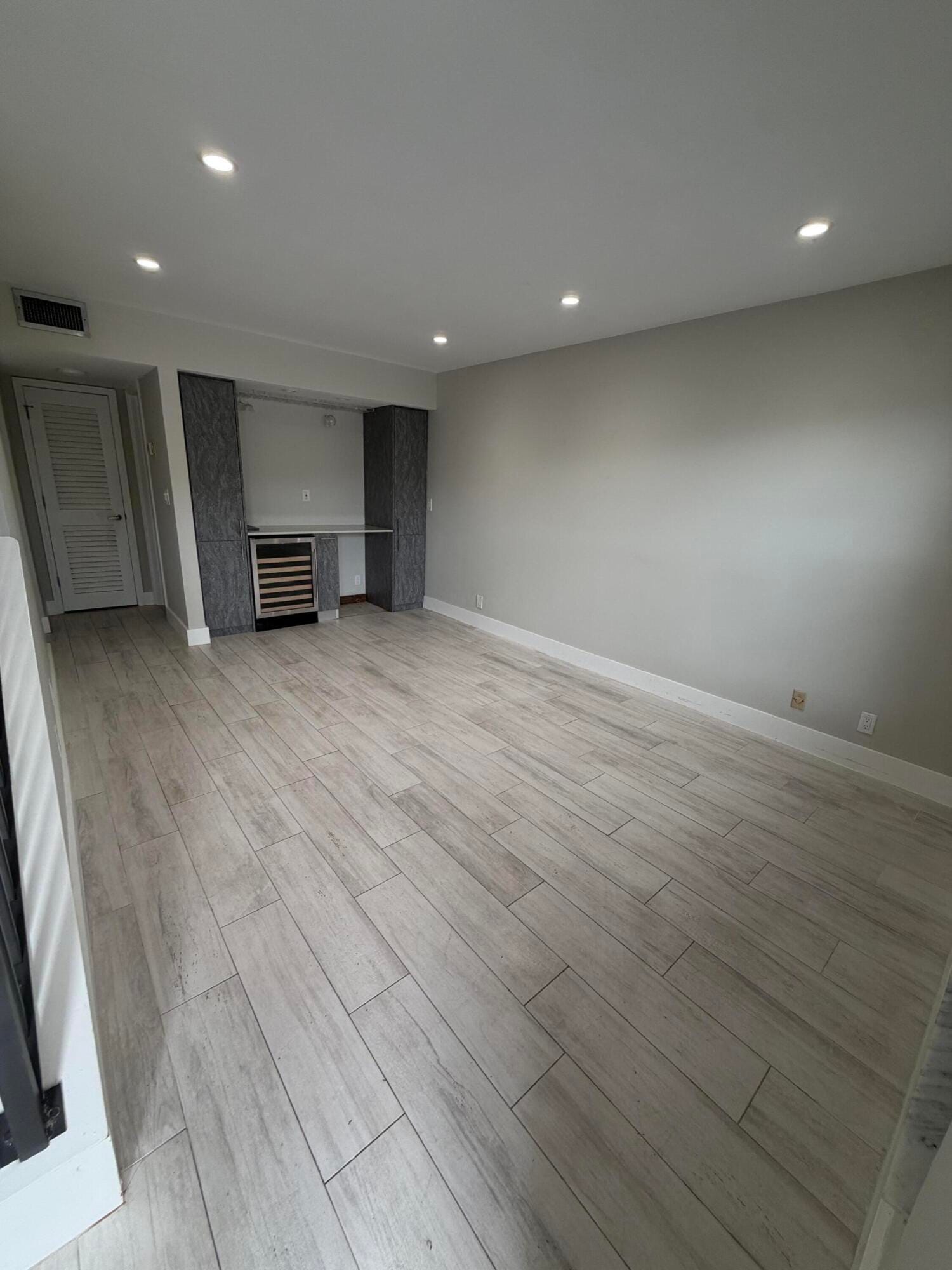 806 NW 41st Court . — photo 5