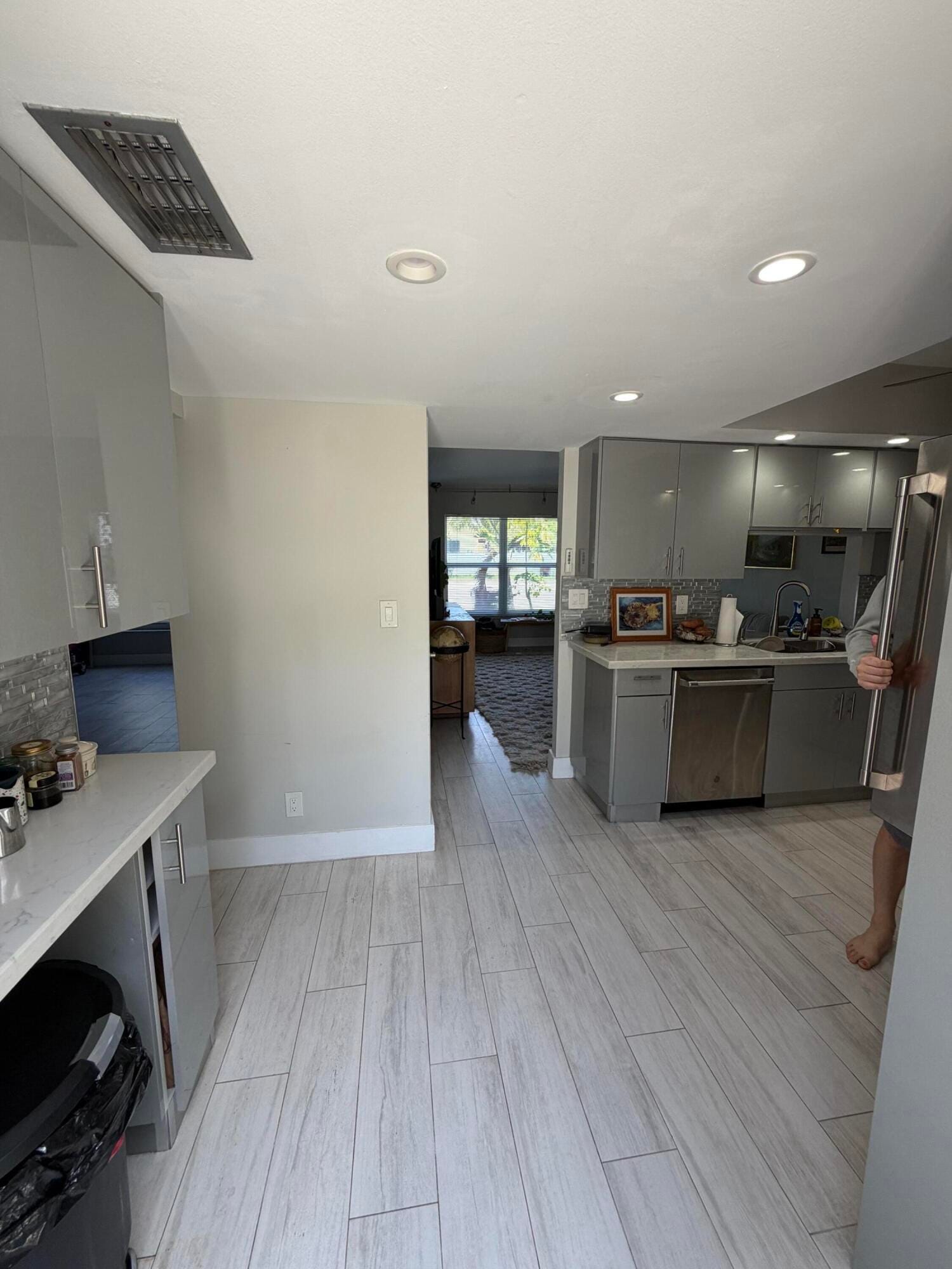 806 NW 41st Court . — photo 6