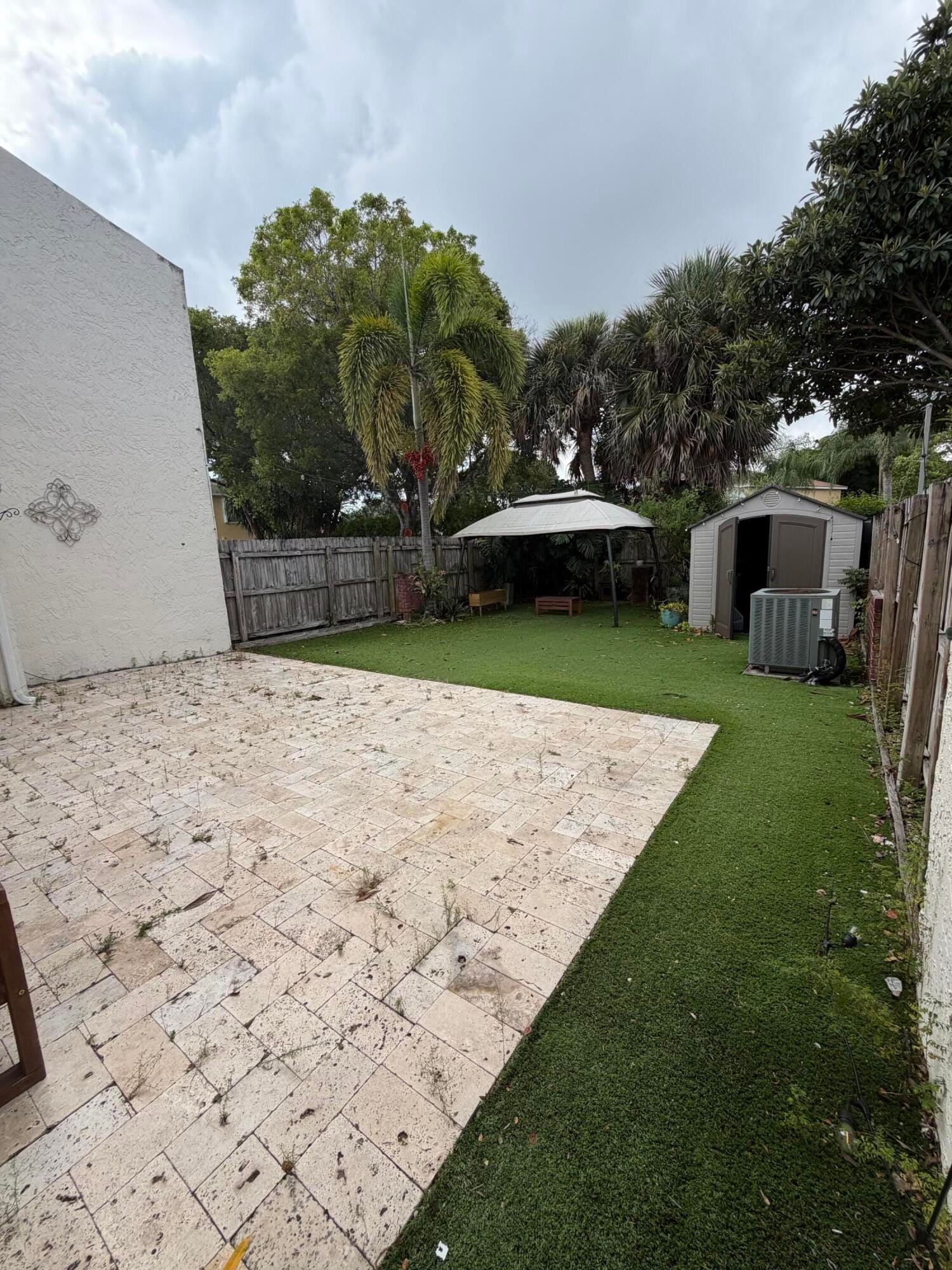 806 NW 41st Court . — photo 9