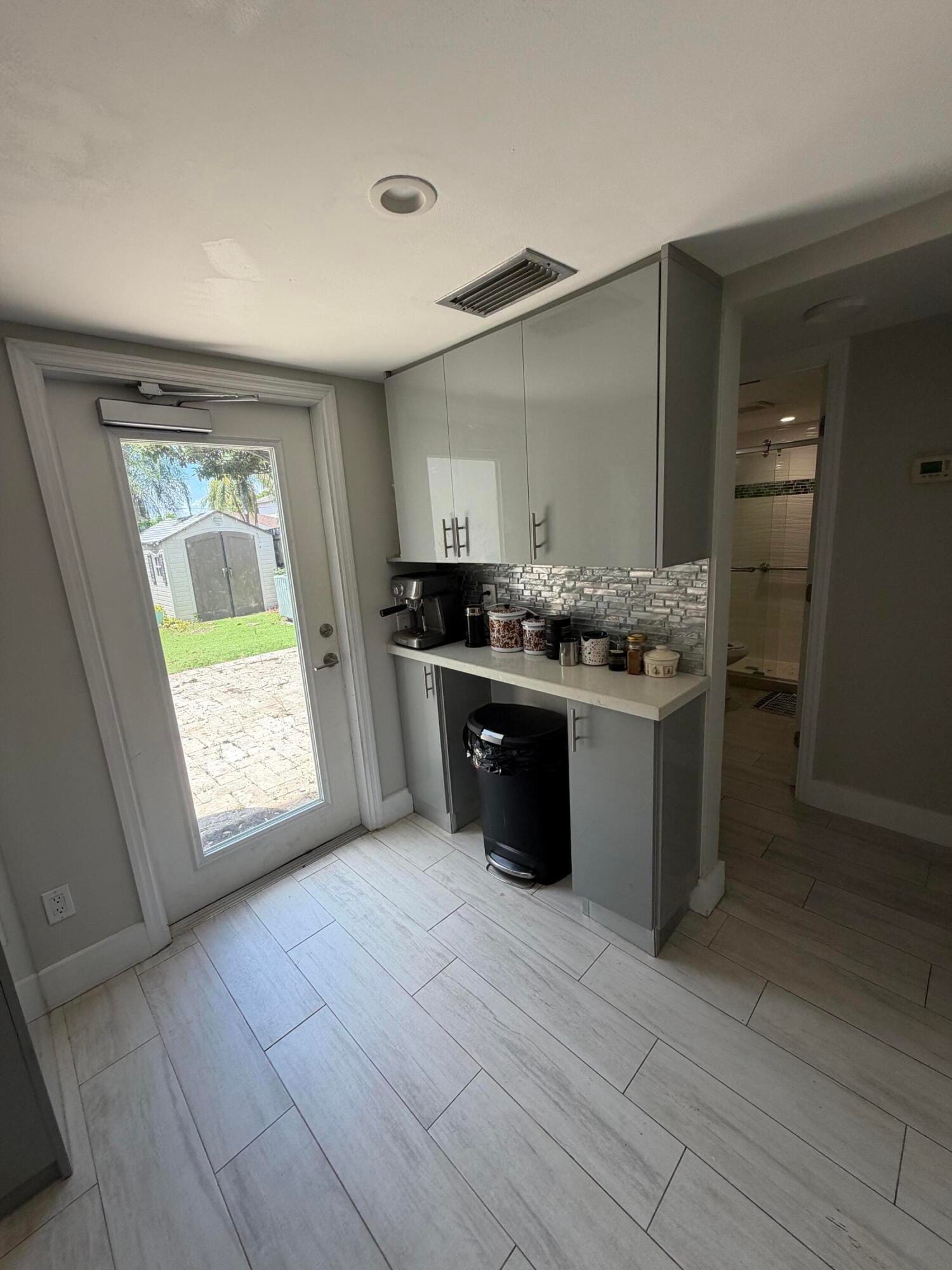 806 NW 41st Court . — photo 10