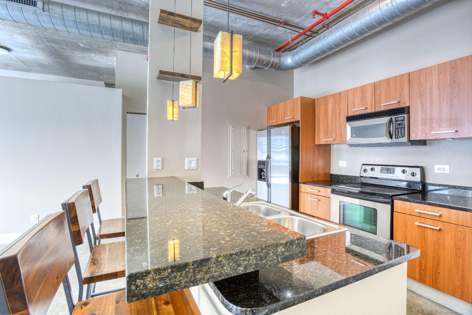 313 NE 2nd Street — photo 3