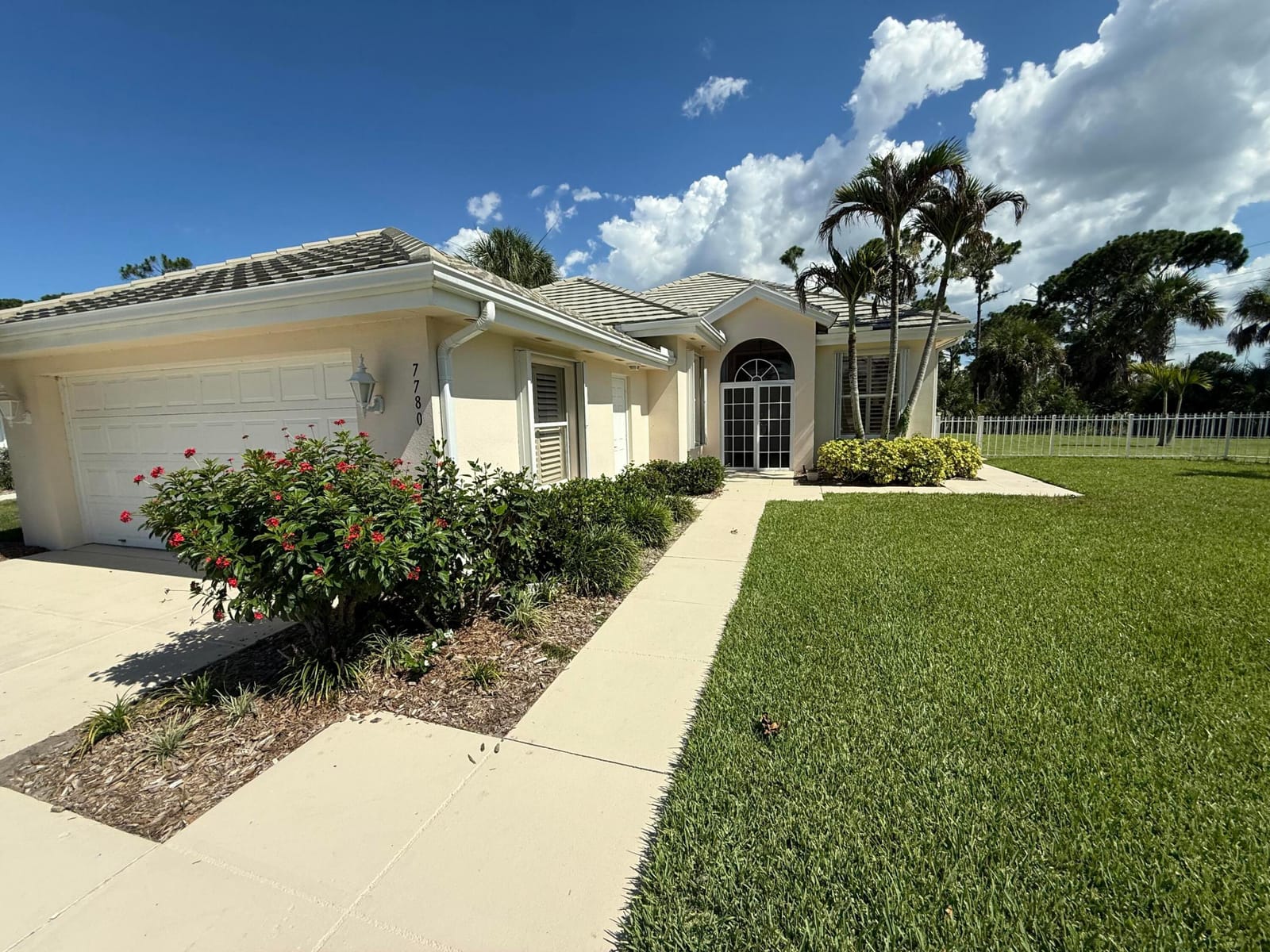 7780 SE Needle Palm Circle — photo 1