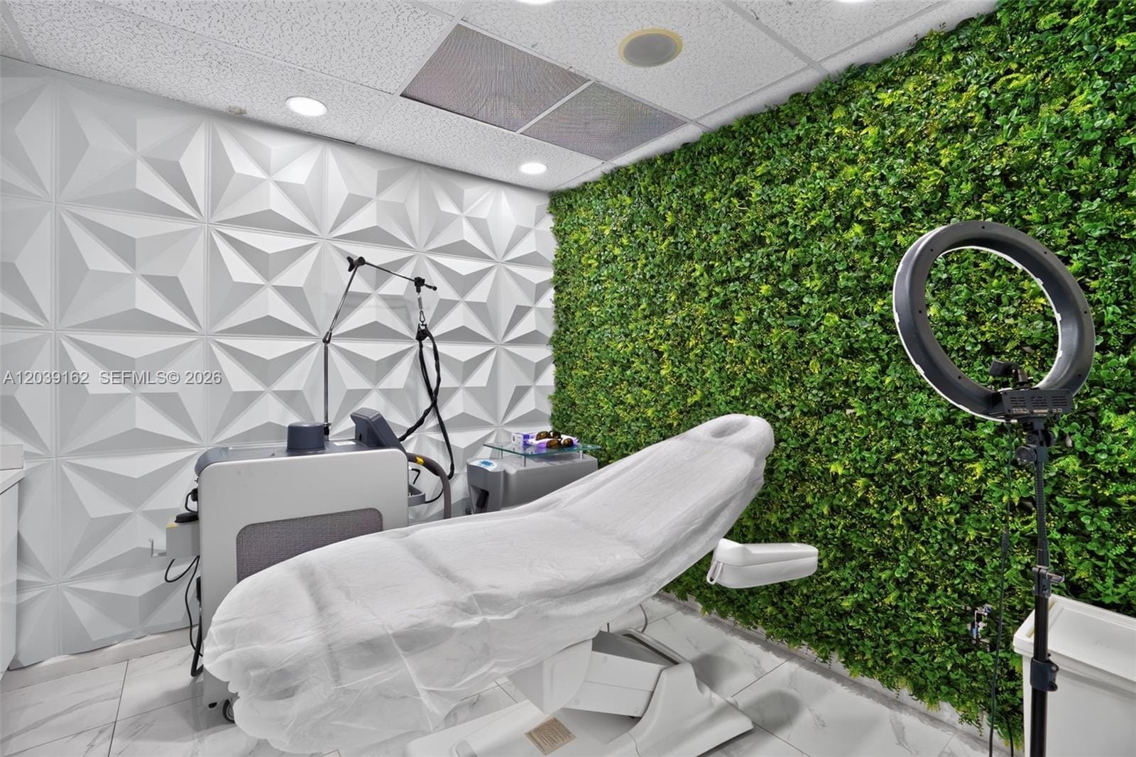 Laser and Electrolysis Laser And Electrolysis Clinic For Sale On Coral Way — photo 12