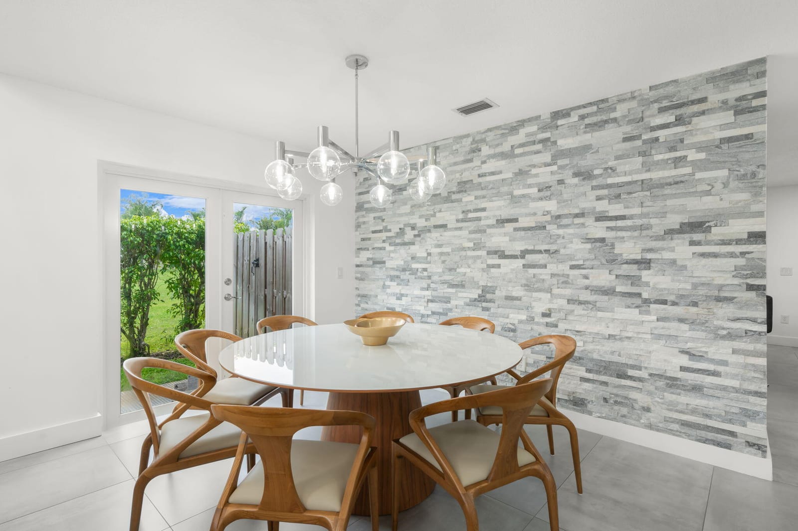 52 Gables Boulevard — photo 9