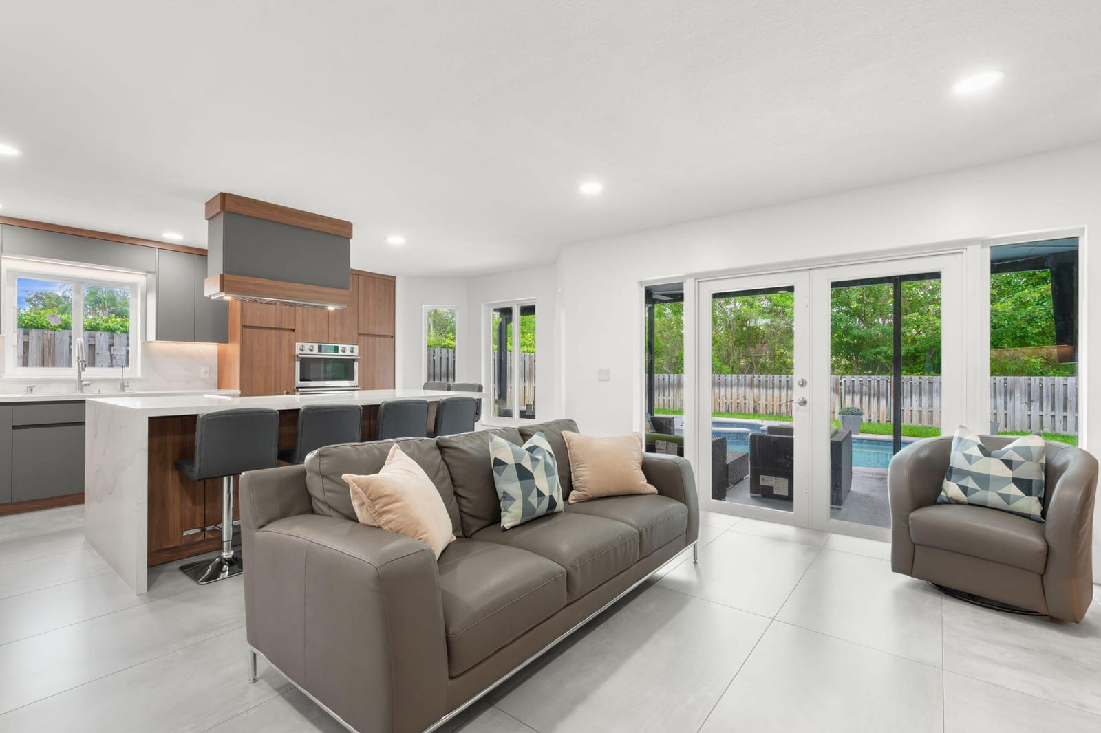 52 Gables Boulevard, Weston, FL 33326 photo 17