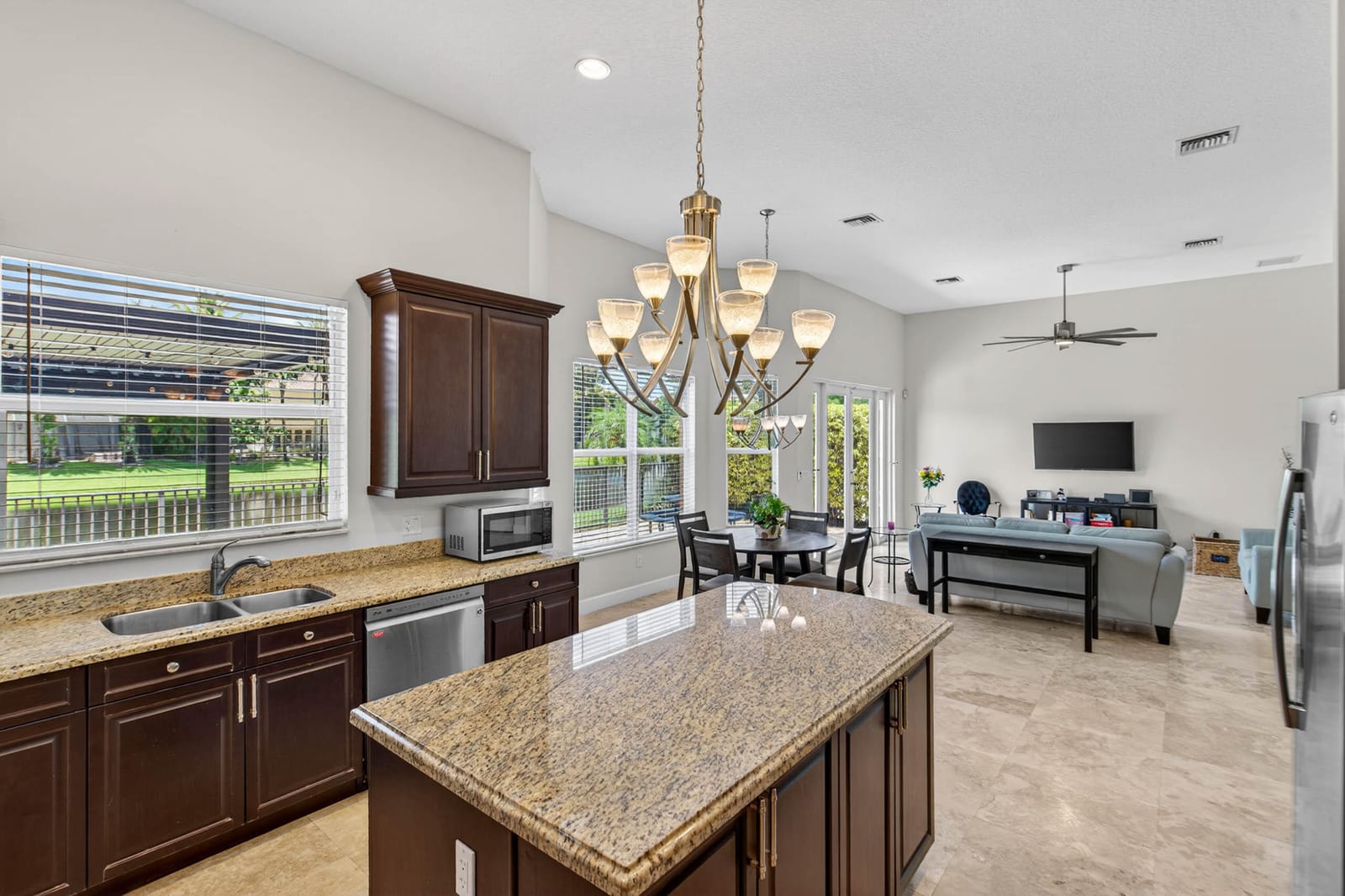 9898 Coronado Lake Drive — photo 10