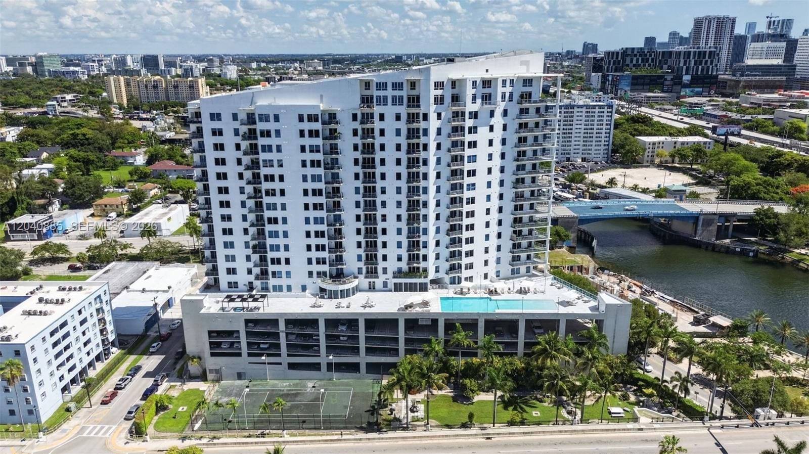 10 S River Drive 1005 — photo 3