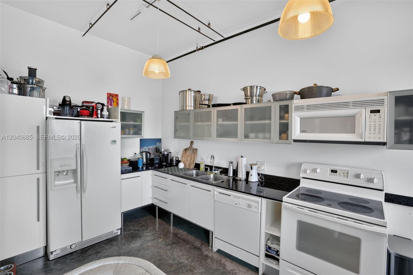 10 S River Drive 1005 — photo 8