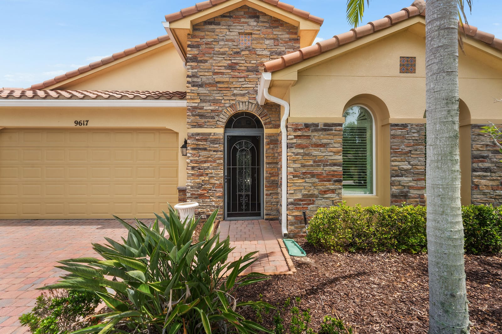 9617 SW Gum Tree Court — photo 3