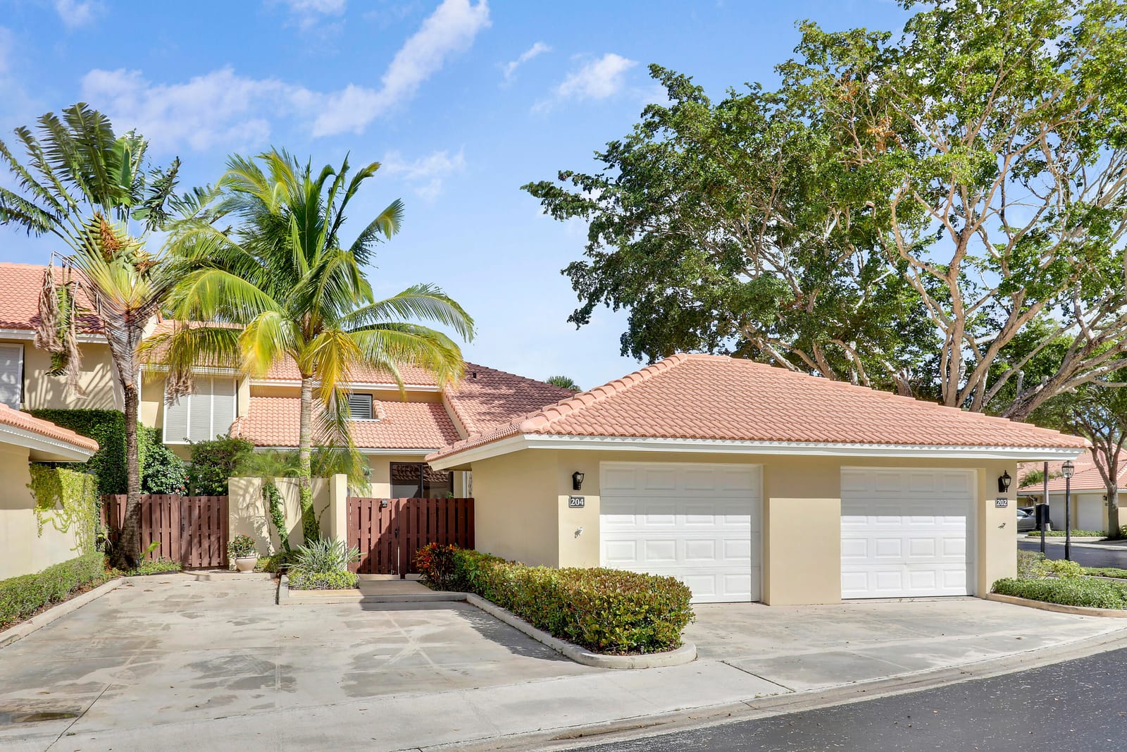 204 Old Meadow Way, Palm Beach Gardens, FL 33418 photo 2