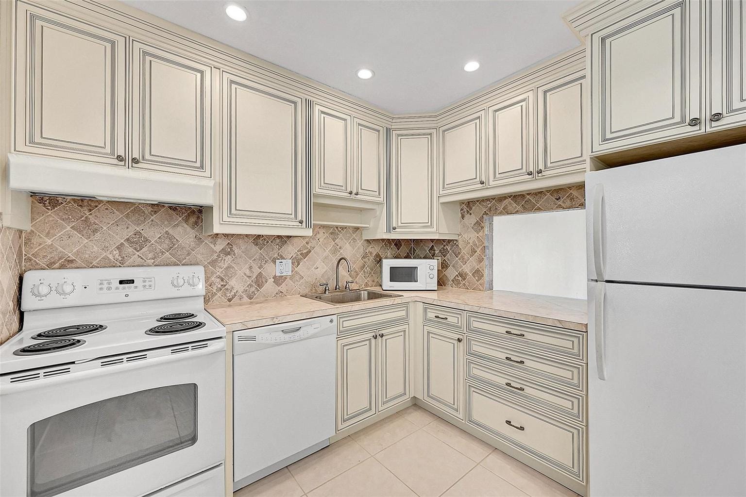 23 Abbey Lane 202, Delray Beach, FL 33446 photo 3
