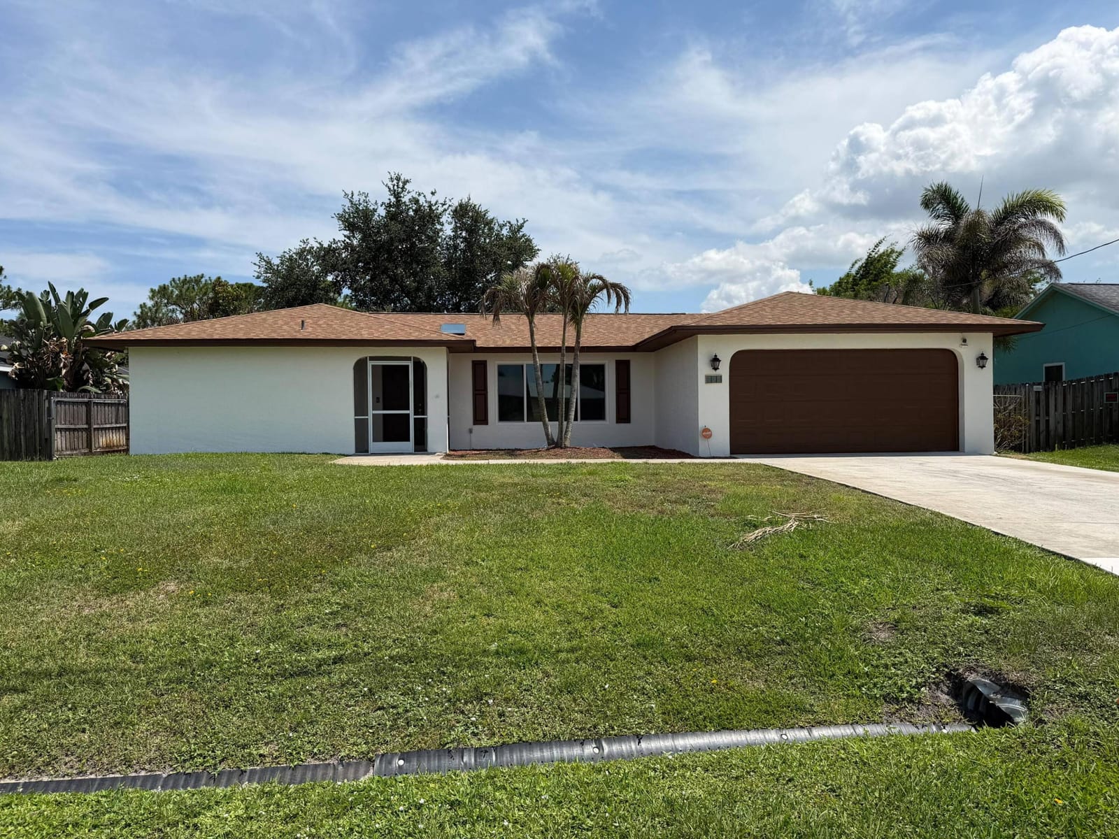 450 SW Eyerly Avenue — photo 2