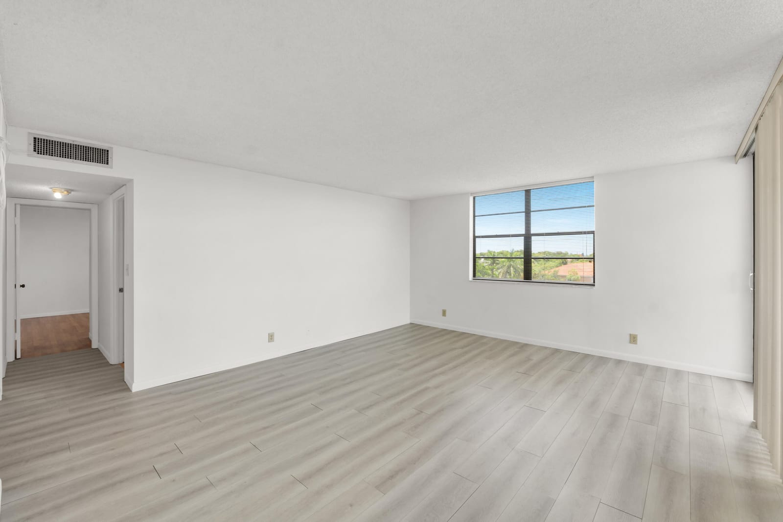 6190 Woodlands Boulevard 513, Tamarac, FL 33319 photo 3