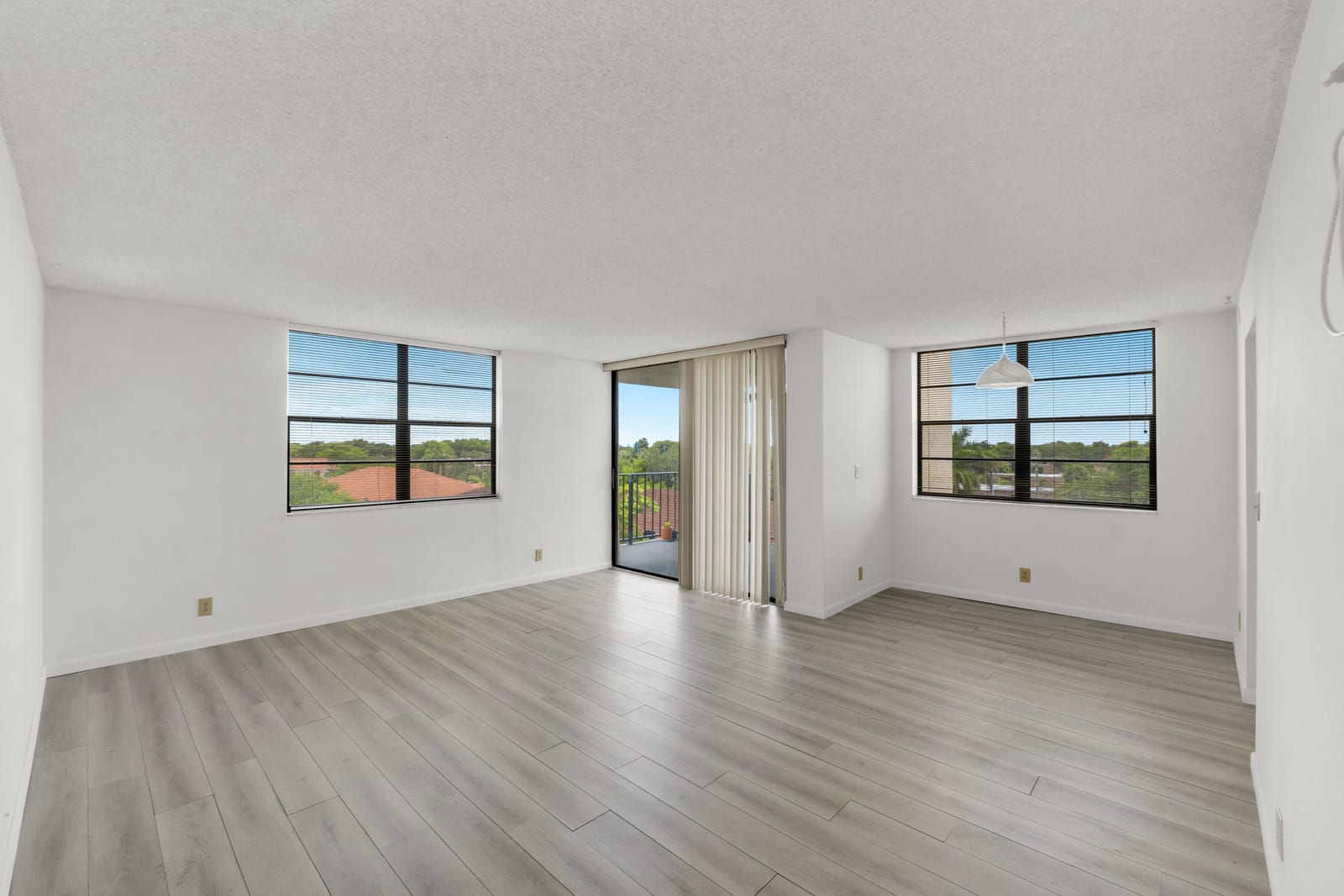 6190 Woodlands Boulevard 513, Tamarac, FL 33319 photo 4