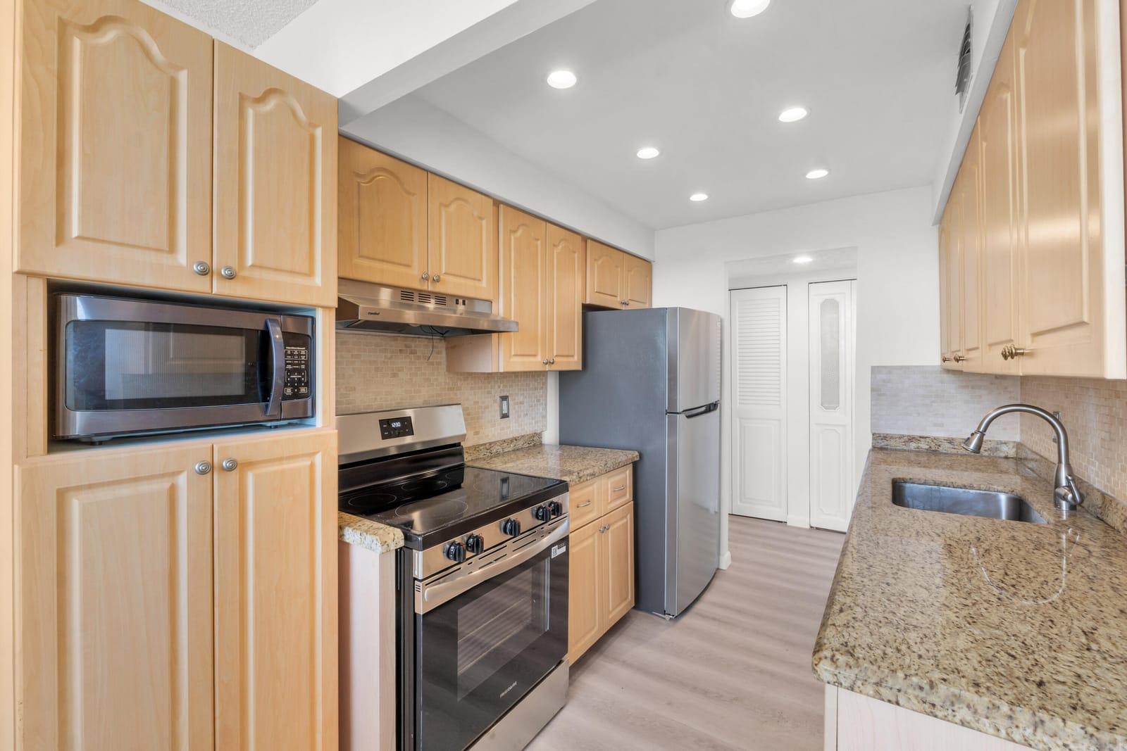 6190 Woodlands Boulevard 513, Tamarac, FL 33319 photo 5