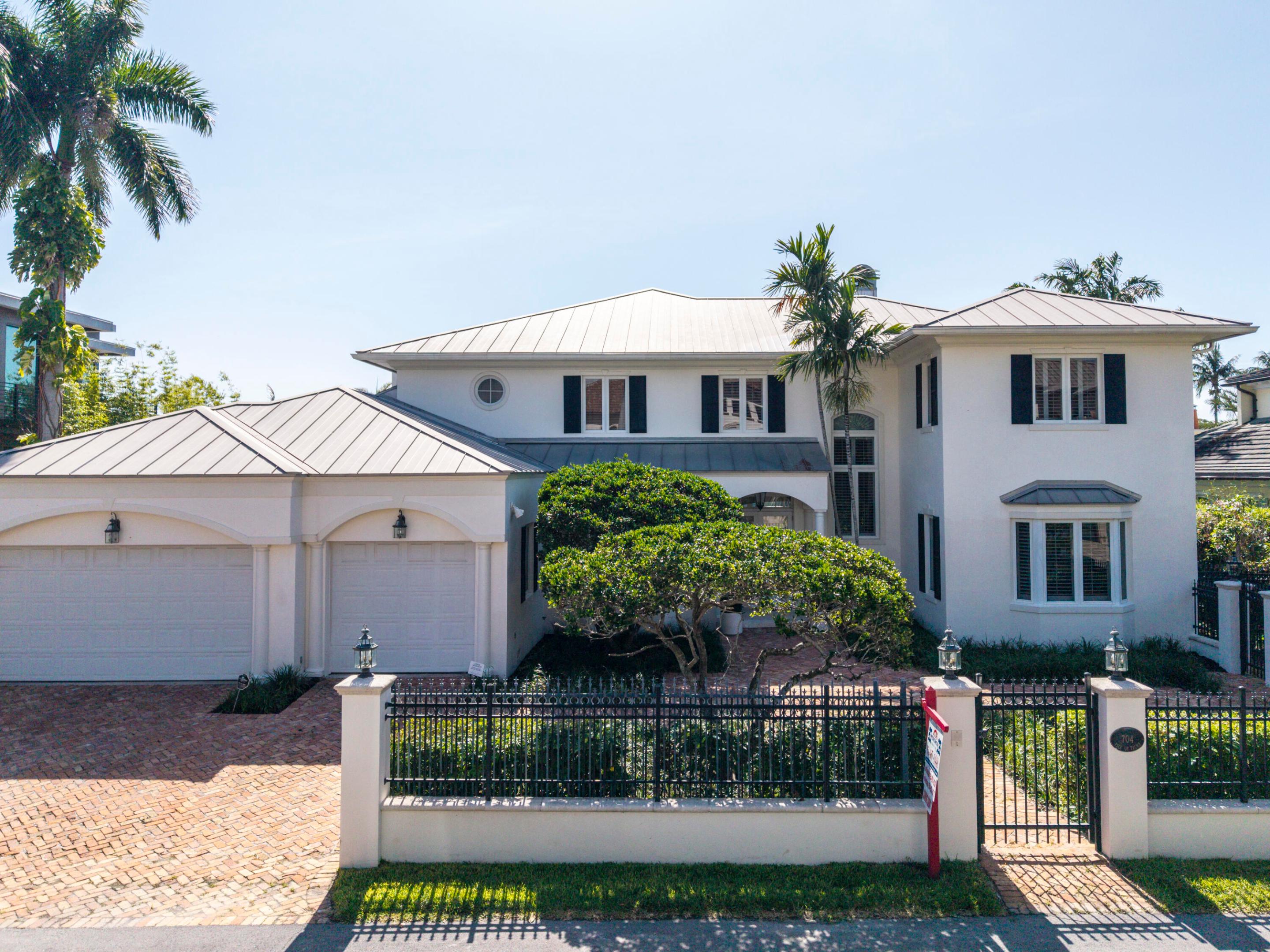 704 Isle Of Palms Drive — photo 1