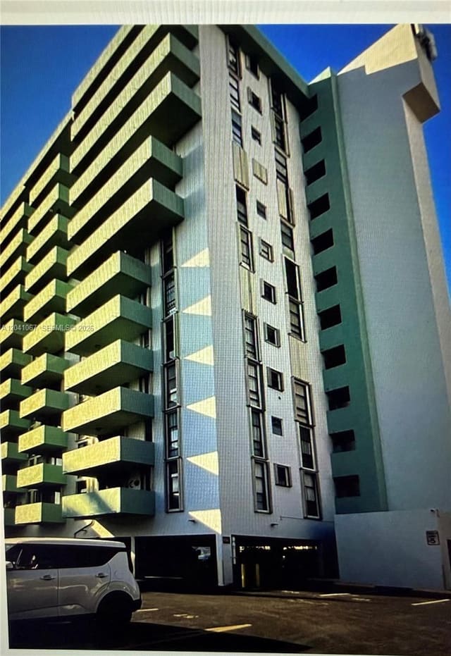 1825 W 44th Place 707, Hialeah, FL 33012