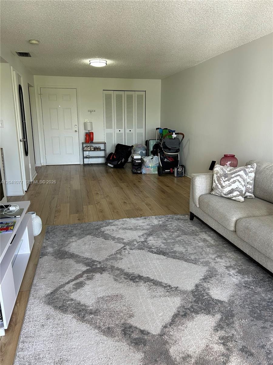 1975 Normandy Drive 301 — photo 2