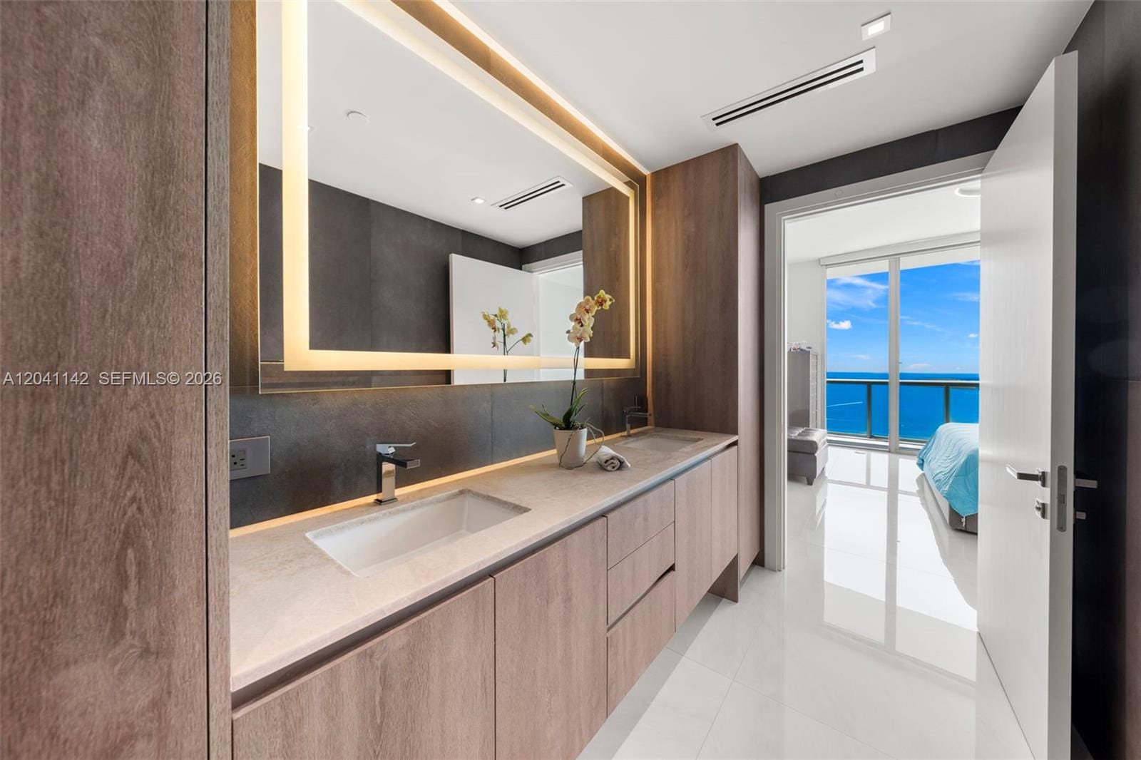 888 Biscayne Boulevard 5404, Miami, FL 33132 photo 13