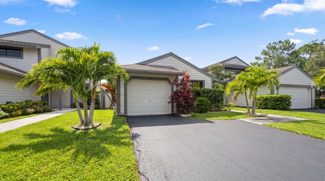 2482 Bedford Mews Drive, Wellington, FL 33414