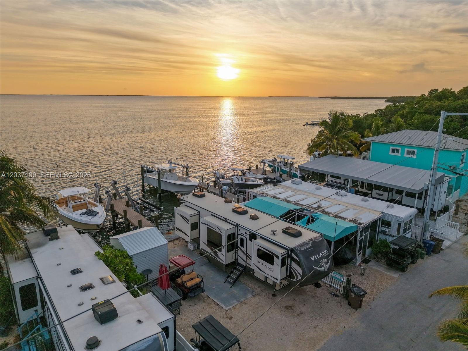 325 Calusa Street — photo 4