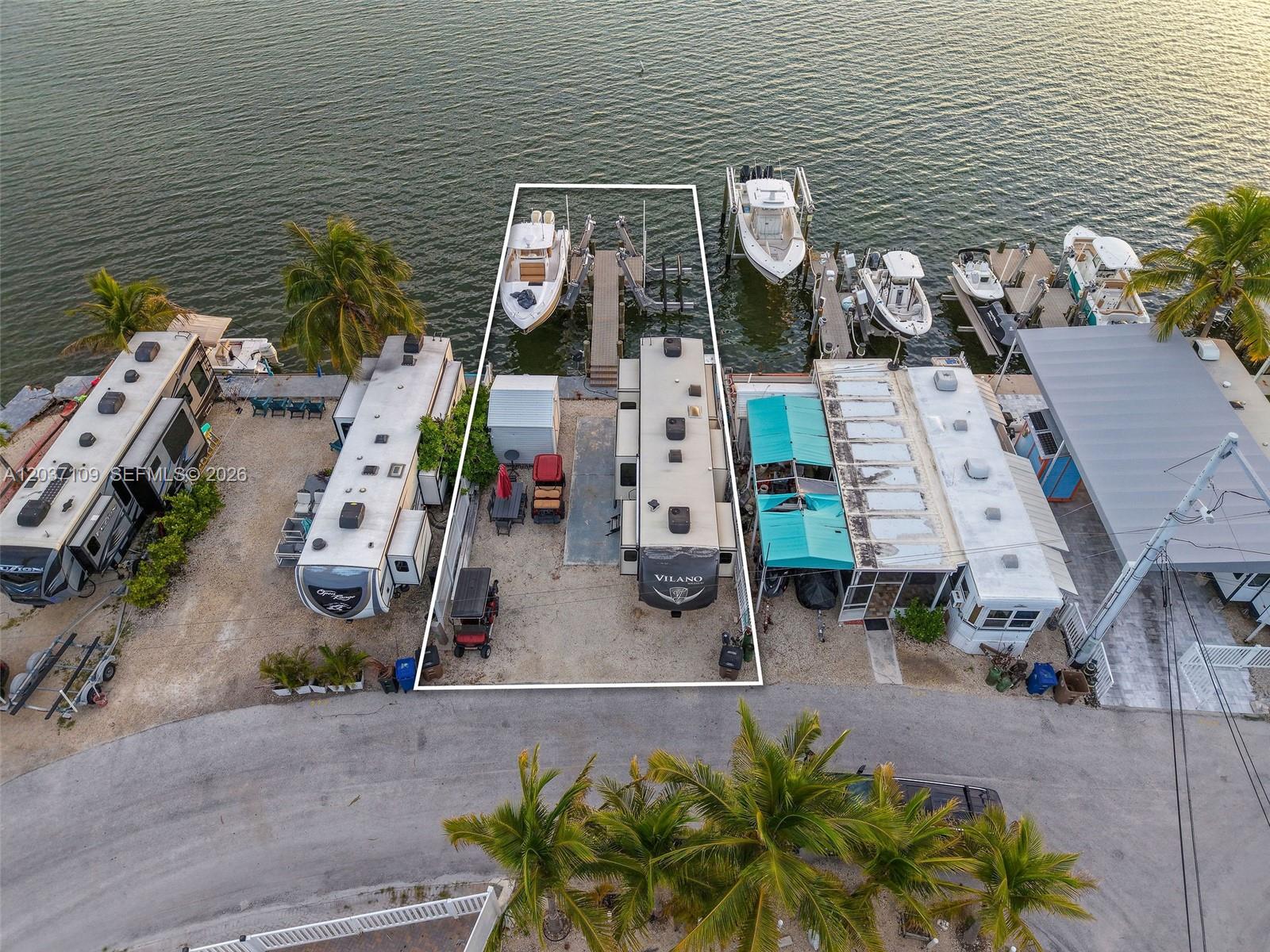 325 Calusa Street — photo 6