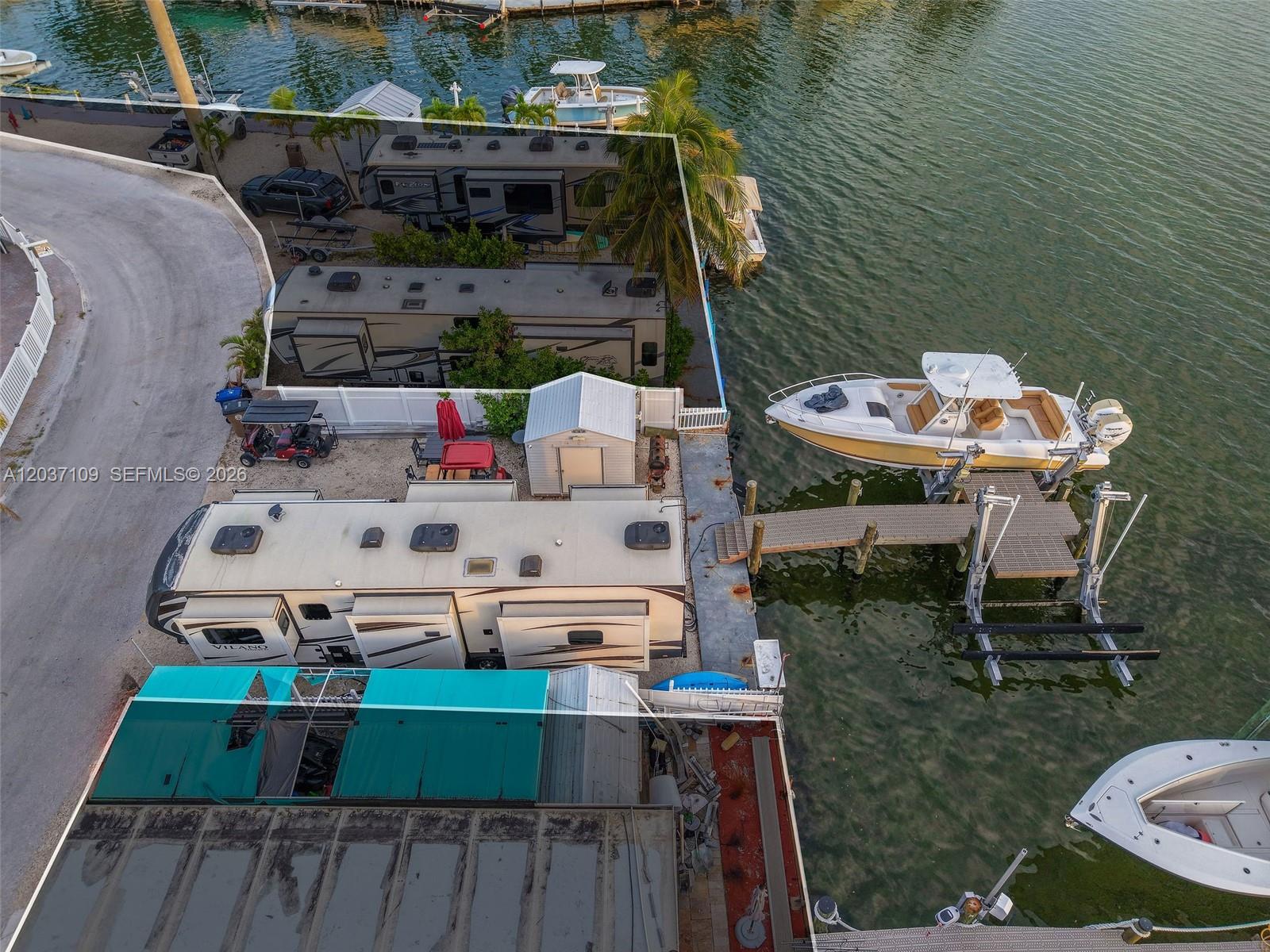 325 Calusa Street — photo 8