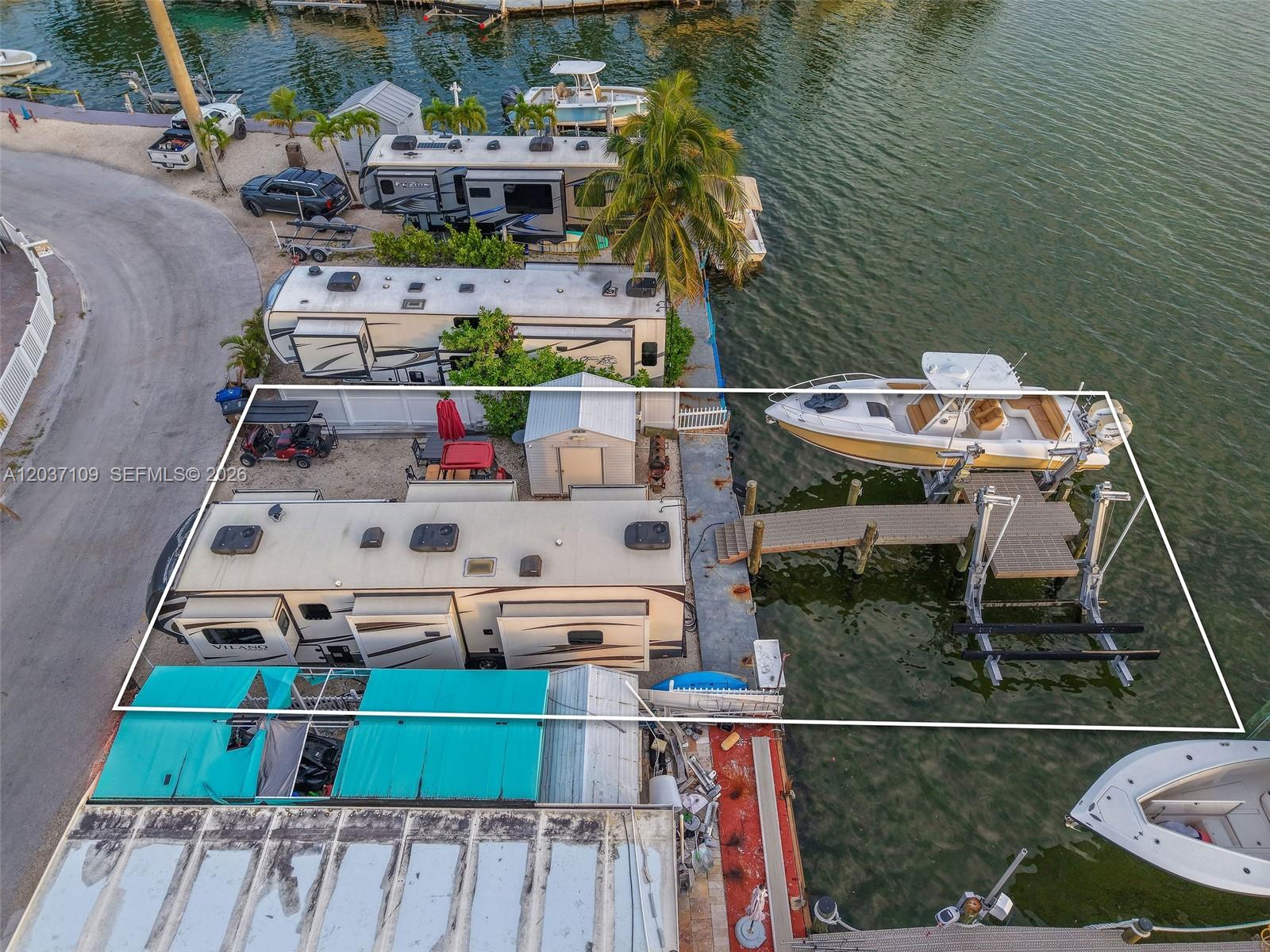 325 Calusa Street — photo 9