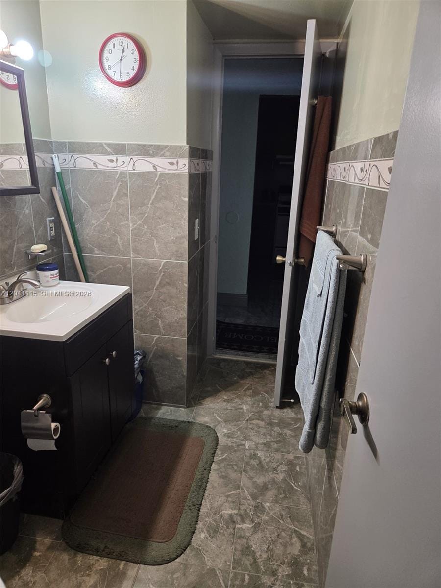 496 NW 165th St Road D-214, Miami, FL 33169 photo 13