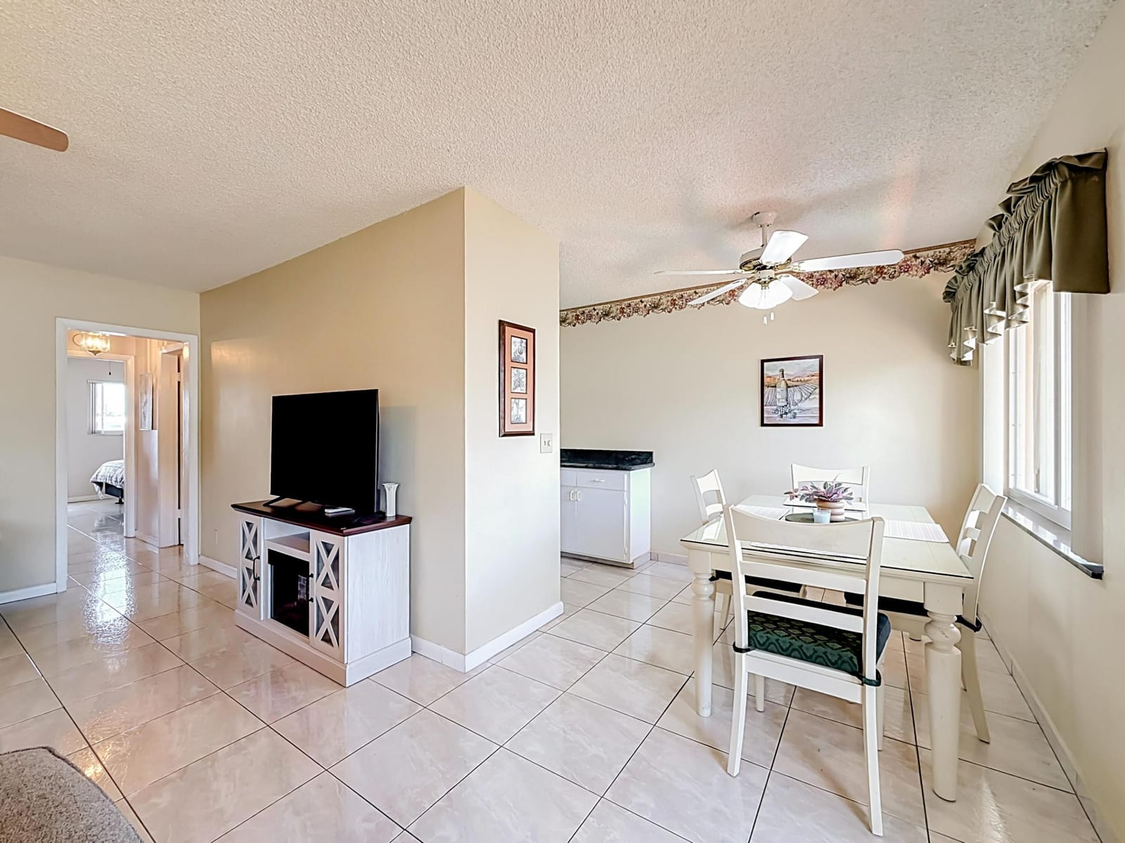 1050 SW 11th Street L2 — photo 3