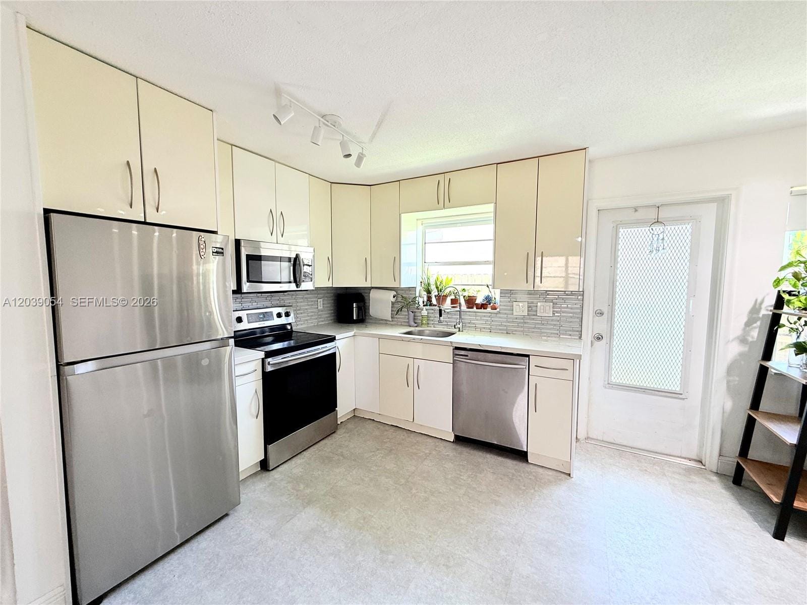 1722 Mayo Street 105 — photo 8