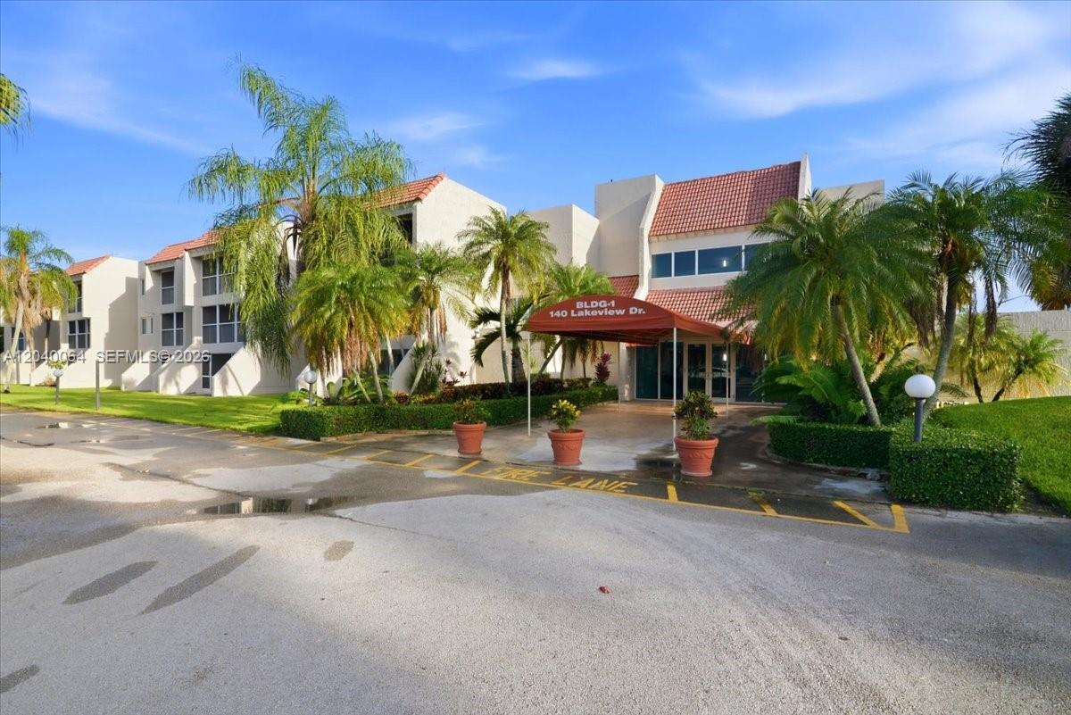 140 Lakeview Drive 210, Weston, FL 33326, Weston