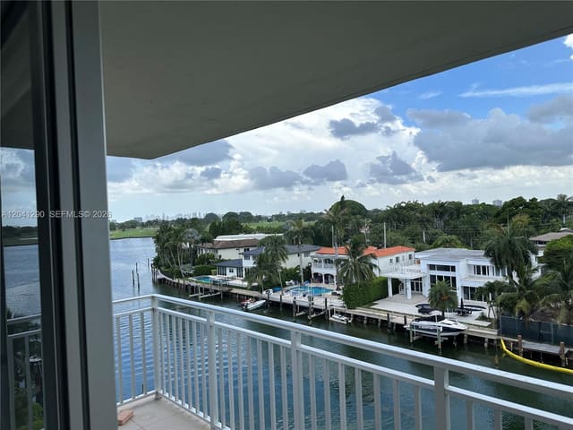 9500 W Bay Harbor Drive 6A, Bay Harbor Islands, FL 33154