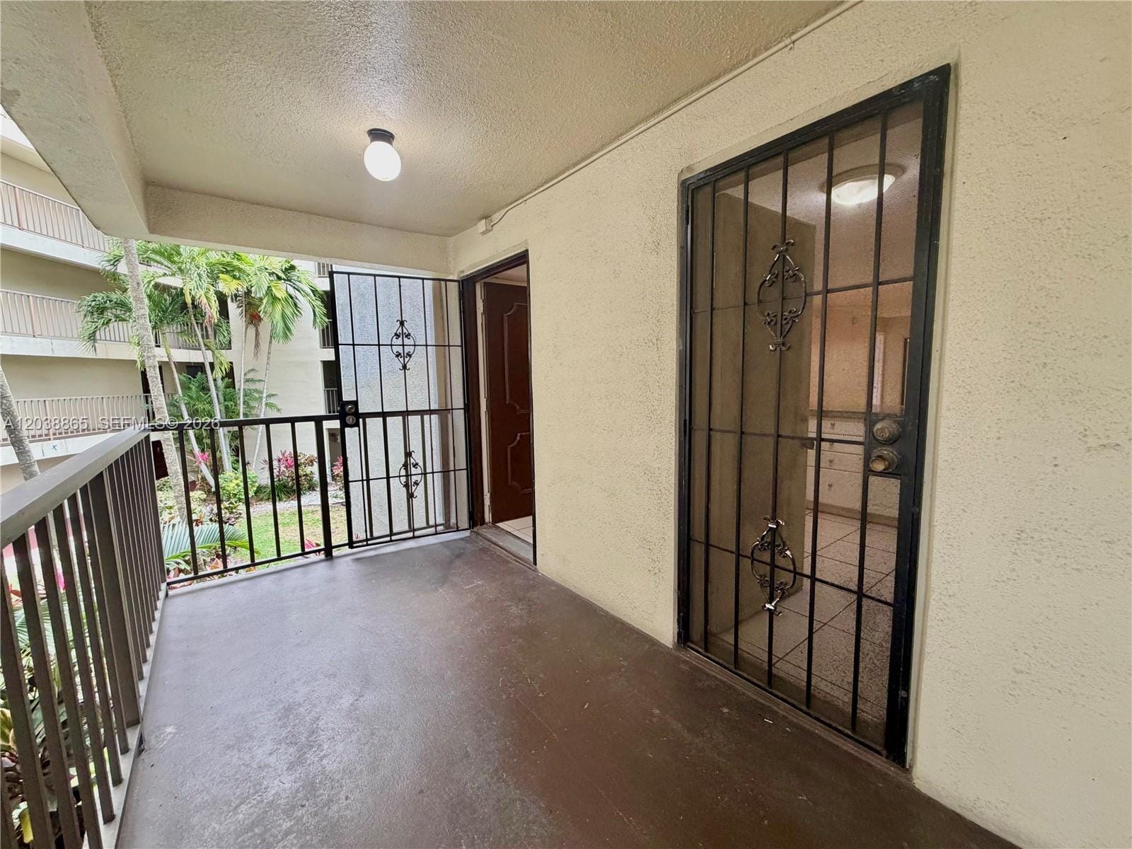 2320 S Cypress Bend Drive 206 — photo 2