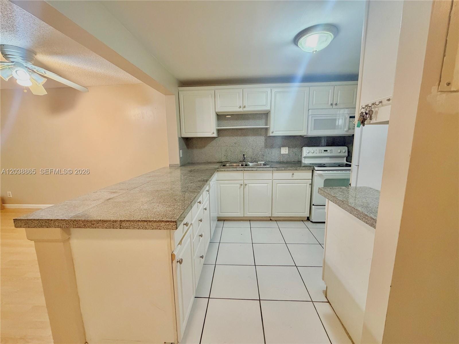 2320 S Cypress Bend Drive 206 — photo 5