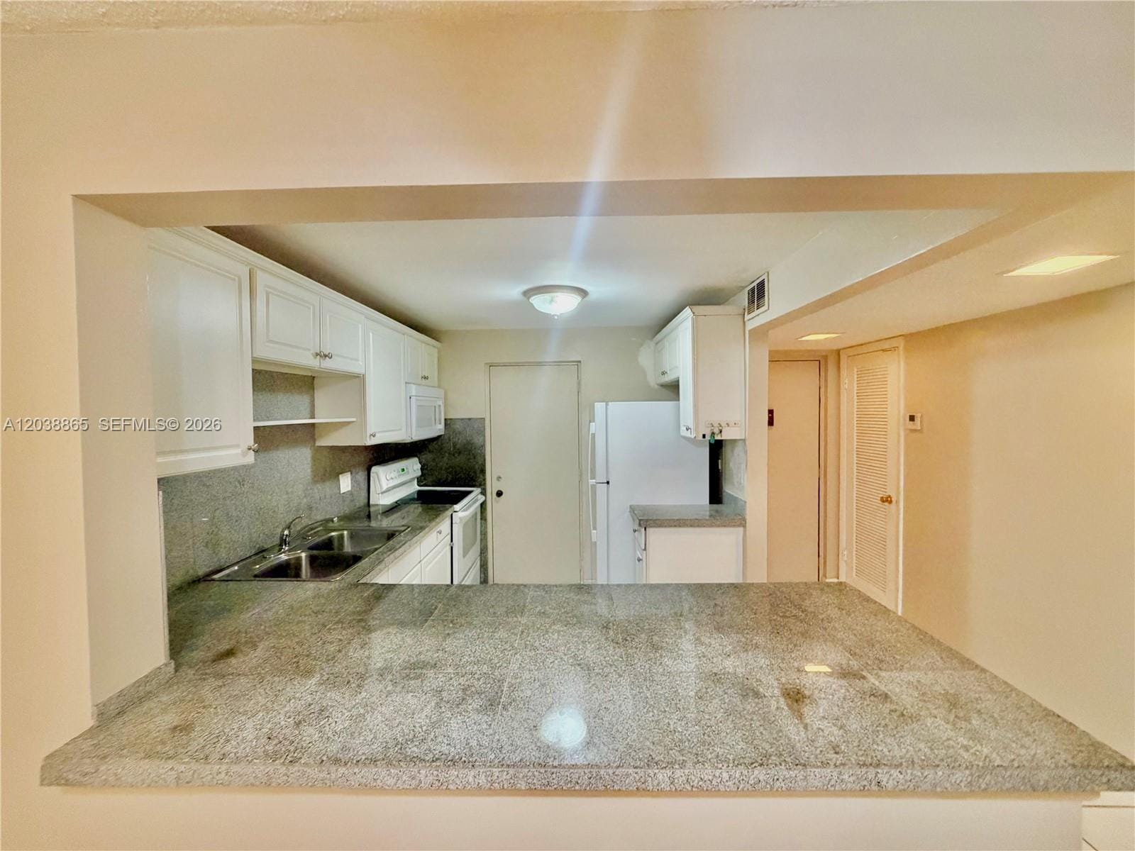 2320 S Cypress Bend Drive 206 — photo 7