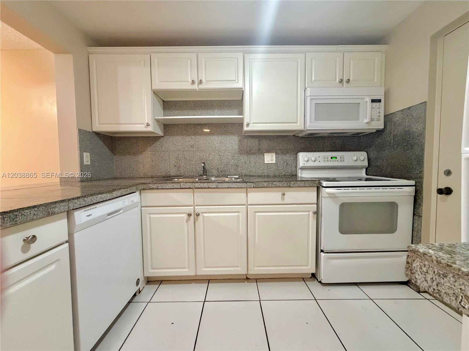 2320 S Cypress Bend Drive 206 — photo 8