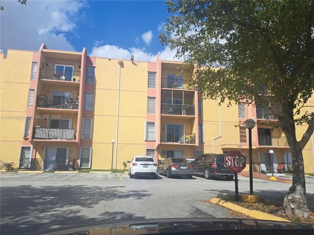 4721 NW 7th Street 10712, Miami, FL 33126