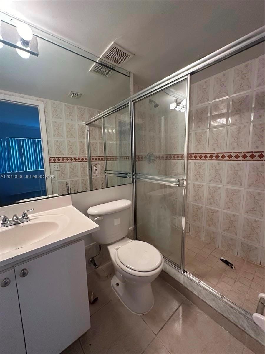 980 NE 170th Street 214, North Miami Beach, FL 33162 photo 2