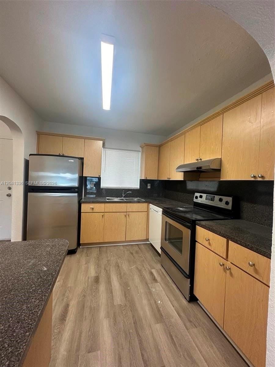980 NE 170th Street 214, North Miami Beach, FL 33162 photo 8