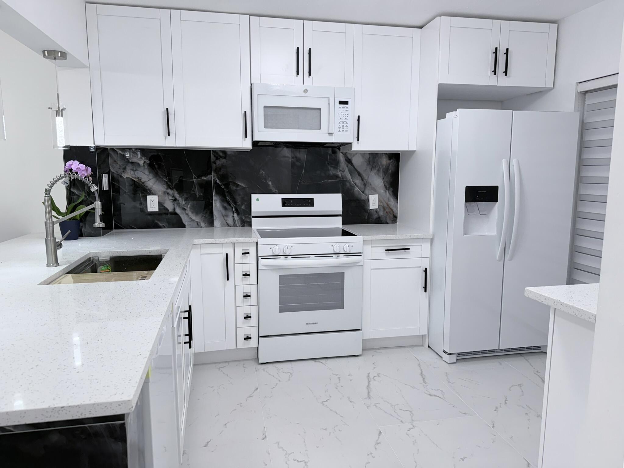 300 E Club Circle 107, Boca Raton, FL 33431
