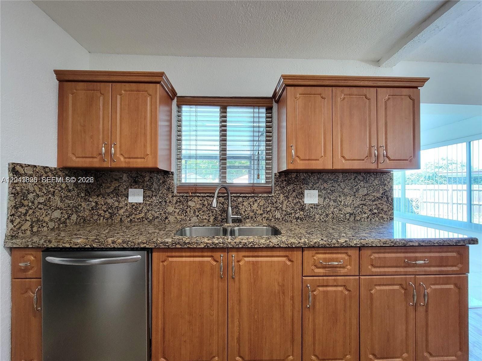 5721 Jefferson Street — photo 9