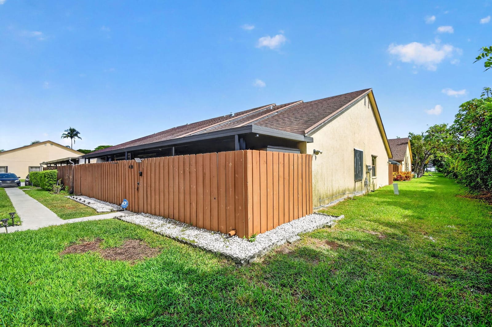 414 Springdale Circle — photo 2
