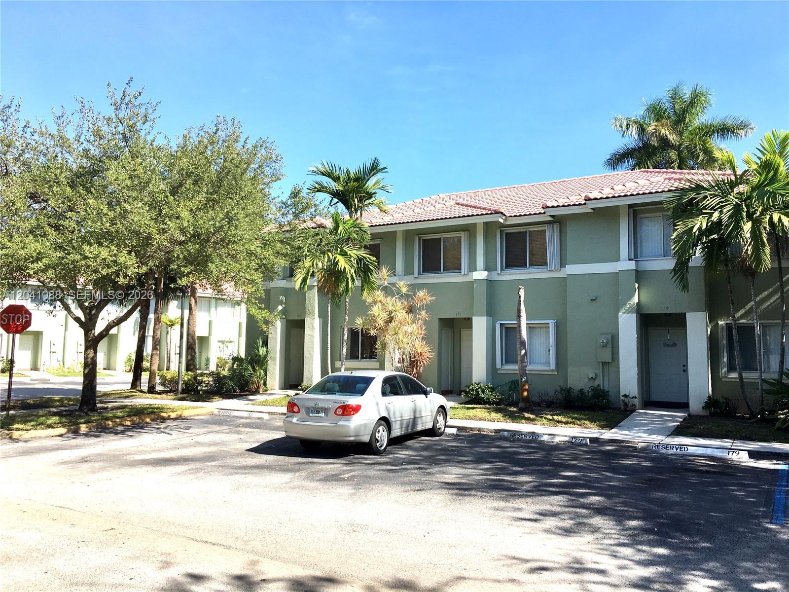 183 Hidden Ct Road F33, Hollywood, FL 33023, Hollywood