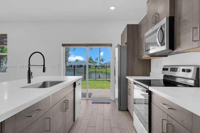 805 SE 18th Street, Cedar At Keys Gate, Homestead, FL