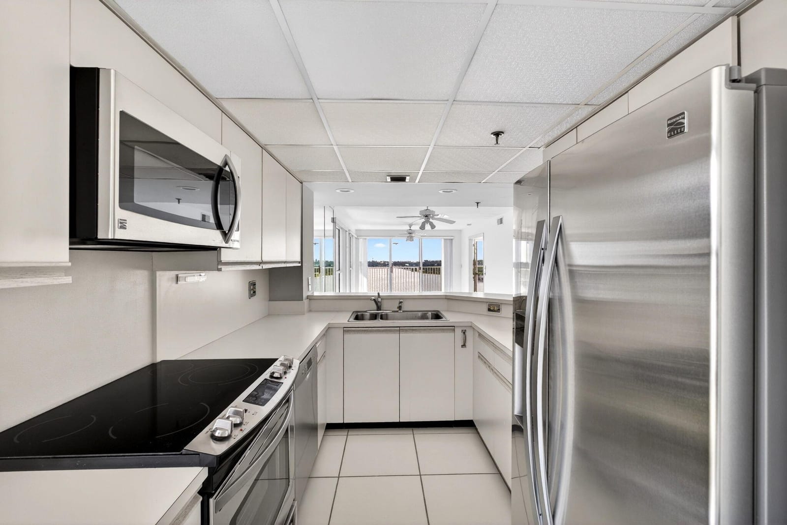 3901 S Flagler Drive 901 — photo 2