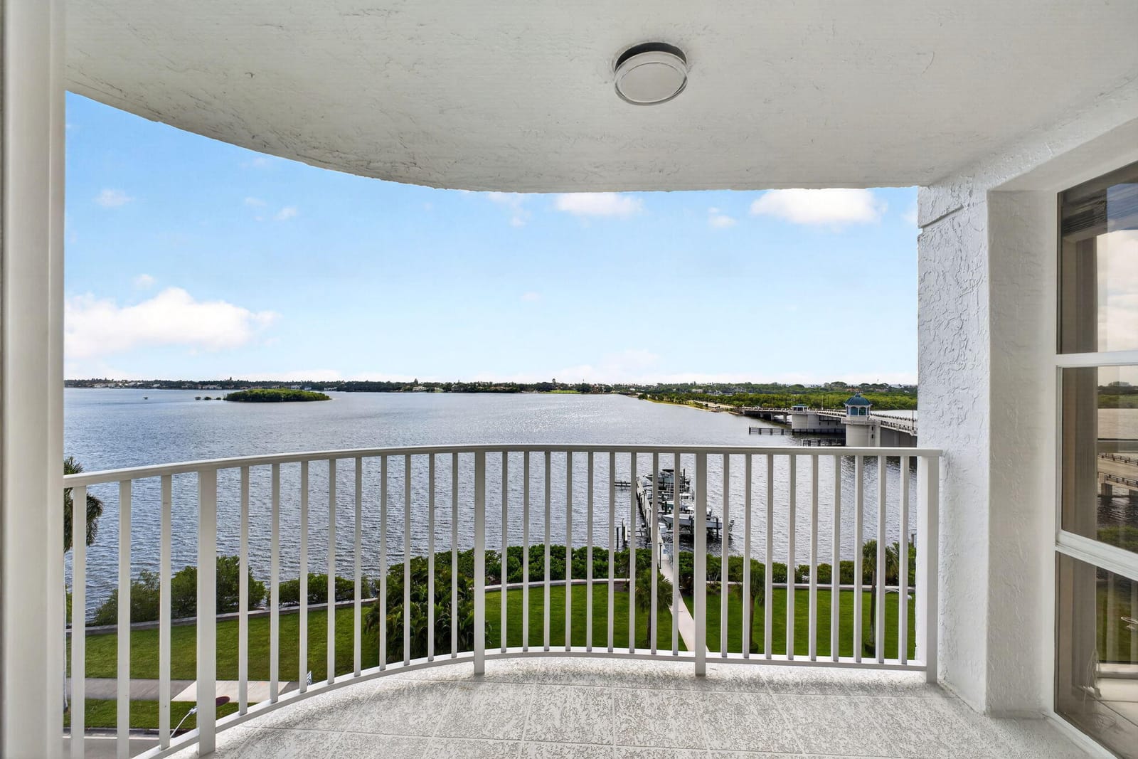 3901 S Flagler Drive 901 — photo 11