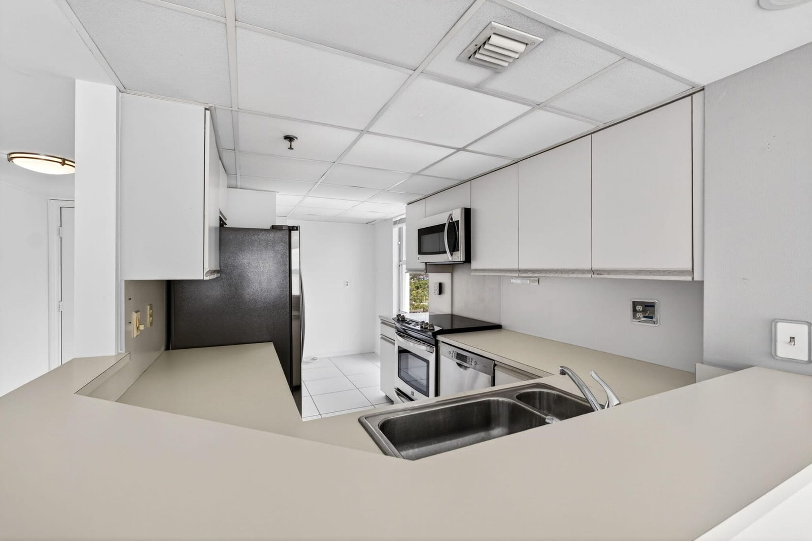 3901 S Flagler Drive 901 — photo 3