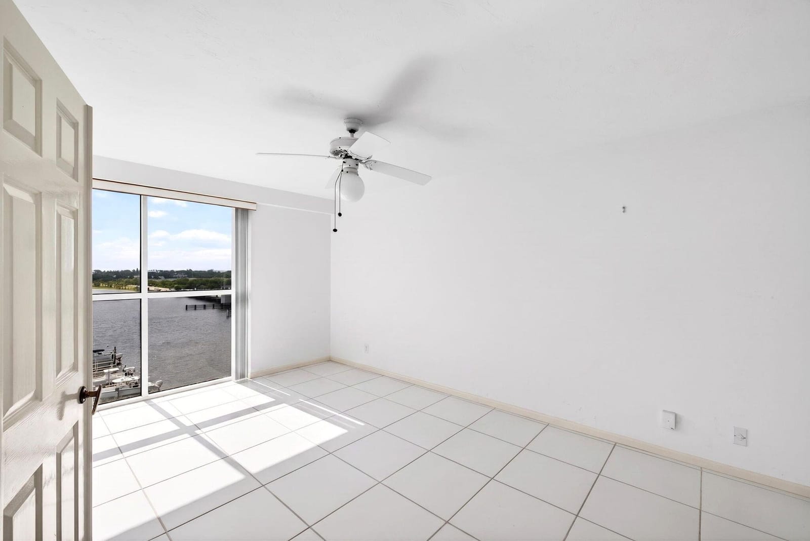 3901 S Flagler Drive 901 — photo 8
