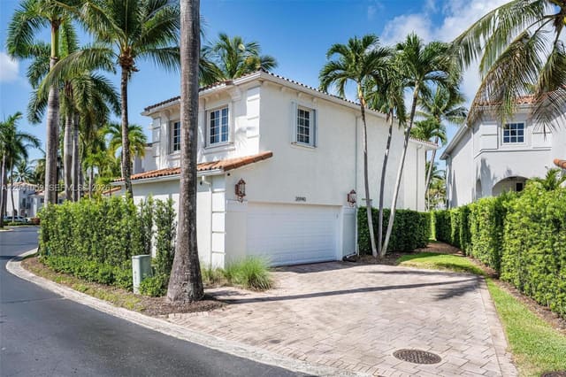 20940 NE 31st Place, Aventura, FL 33180